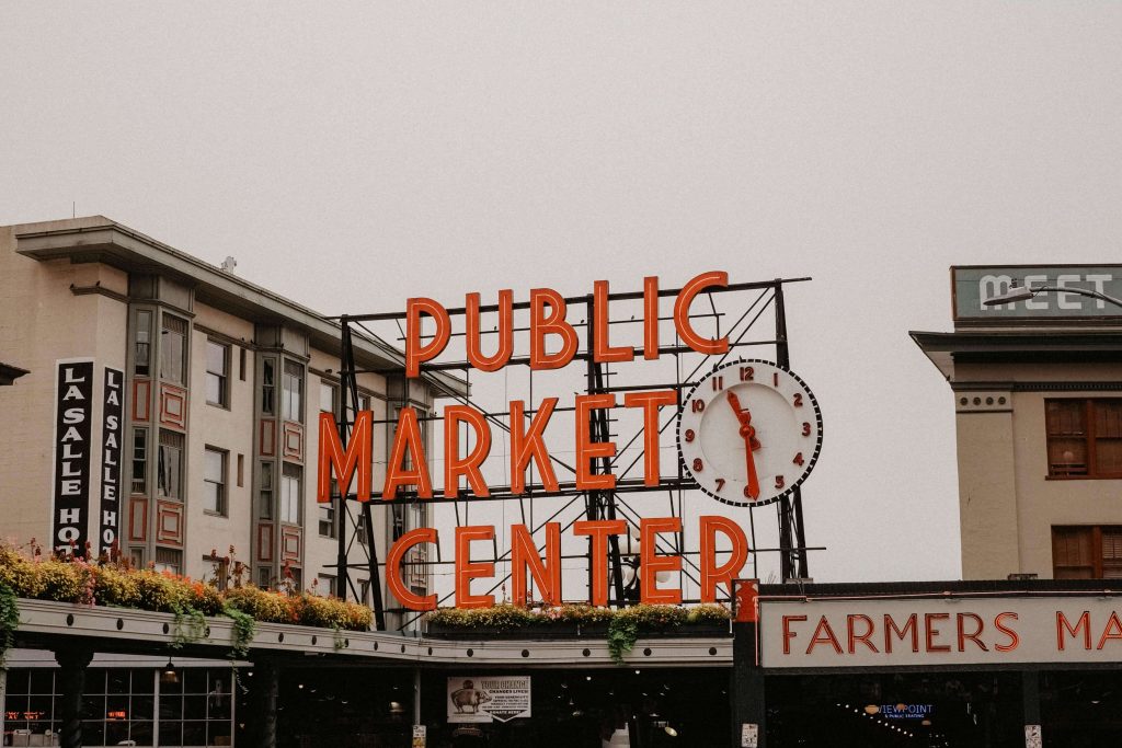 visiting-seattle-in-the-fall-things-to-do-in-seattle-in-the-fall-public-market-center-pike-place